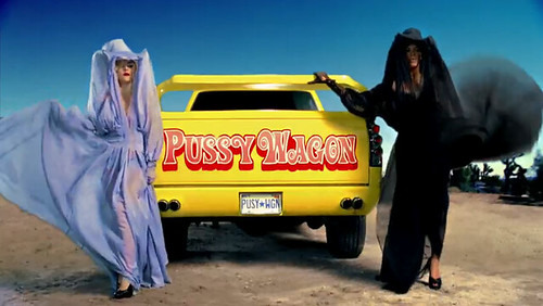 Chevrolet Silverado Pussy Wagon usada por Lady Gaga e Beyoncé no clipe de Telephone [divulgação]